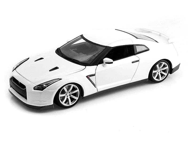 BBURAGO - Nissan GT-R 2009 1:18 Fehér