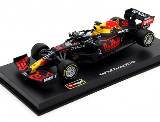 BBURAGO - 1:43 RACE F1 – Red Bull Racing RB16B (2021) #33 (Max Verstappen) sisakkal – kemény tokkal